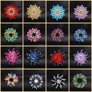 Elegant Flower Brooch Pin For Women Zinc Alloy Rhinestone Crystal Acrylic Faux Artificial Pearl Banquet Party Accessory