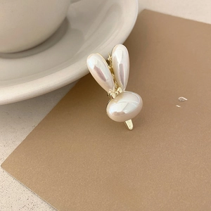 Charming rabbit-shaped pearl hair clip with gold metal bow and secure alligator grip