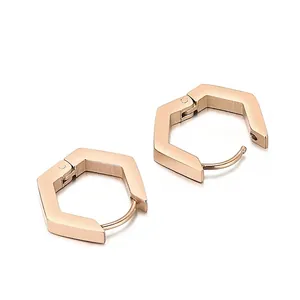 Créoles hexagonales géométriques en or rose avec finition polie et fermoir à charnière