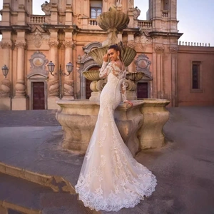 Robe de mariée sirène à manches longues en dentelle ivoire avec longue traîne traîne