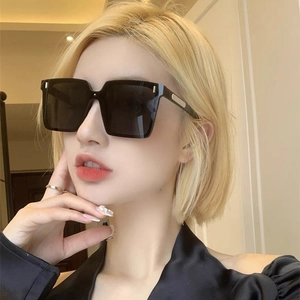 Oversized Square Sunglasses UV400 Protection PC Frame Metal Stud Decor Trendy Fashion Travel Driving Eyewear For Women