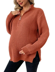 Pull de maternité en maille rouge brique avec col zippé et fente latérale ample