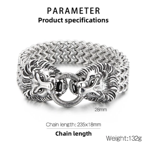 Macro detail of lion head clasp and stainless steel chain with 235x18mm dimensions