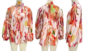 Vues détaillées de la chemise à manches longues avec motifs géométriques abstraits