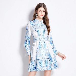 Robe longue vintage à fleurs avec col montant et ceinture pour femme collection printemps 2024
