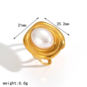 Detailed view of golden oval pearl ring with 21mm x 25.2mm dimensions and 6.6g weight