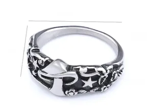 Detailed close-up of mushroom ring showing 8.2mm width, vintage stars and 4.2g weight