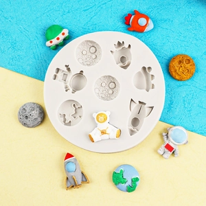 Space themed silicone mold featuring astronaut bear, rocket, and planet shapes for DIY cakes