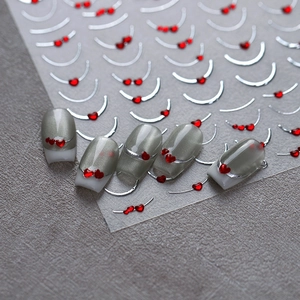 Autocollants 3D cœurs rouges et lignes argentées sur ongles œil de chat gris