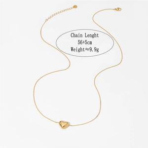 Détail du collier avec pendentif cœur doré, longueur de 56+5cm et poids de 9,9g environ