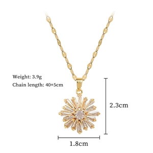 Detailed dimensions of gold snowflake necklace with 40+5cm chain and 3.9g weight