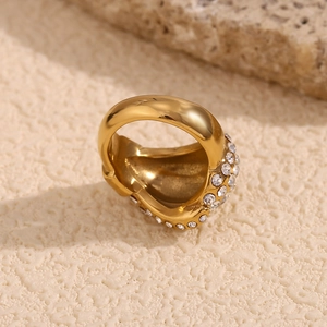 Detail of 18K gold-plated stainless steel men's ring with sparkling pavé zircons