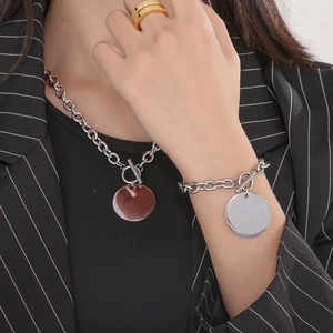 Polished titanium steel O-chain set with round pendant and OT toggle clasp on model