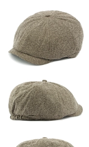 Dettaglio cappello newsboy marrone a spina di pesce con tessuto operato ed elastico