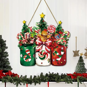 Panneau de Noël JOY en bois avec bocaux peints, mini sapins et décor pain d'épices