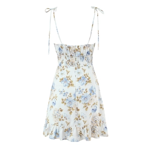 Florales, schmales Sommerkleid mit gerafftem Rücken und Schulterschleifen auf Weiß
