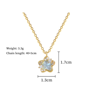Detailed dimensions of star pendant necklace with dimensions 1.7x1.3cm and 3.3g weight