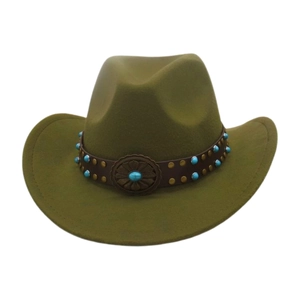 Vista dettagliata di un cappello da cowboy in feltro di lana verde oliva con perline turchesi
