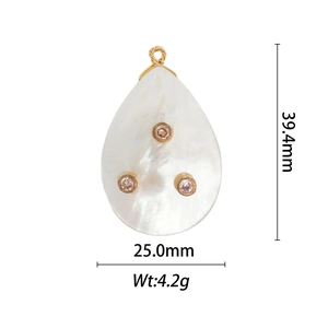 Dettaglio ciondolo occhio di Allah a goccia con dimensioni 39,4 mm altezza e 25 mm larghezza