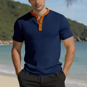 T-shirt ajusté pour homme bleu marine avec col boutonné et détails orange contrastés