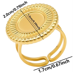Detailed view of golden oval ring showing precise 2.0cm length and adjustable dimensions