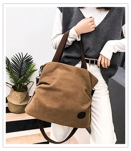 Détail du sac à main en toile marron avec anses tissées durables pour un look décontracté