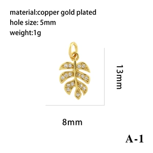 Détails du pendentif trèfle étoile plaqué or 18K avec dimensions et caractéristiques