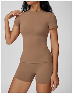 Close-up of quick-dry yoga short sleeve shirt with high-stretch matte fabric detail