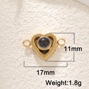 Golden stainless steel heart pendant with projection stone, 17mm wide and 1.8g weight