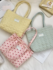 Ensemble de sacs fourre-tout en coton matelassé avec motifs cœurs et carreaux colorés