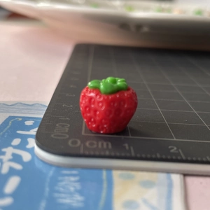 Macro di fragola mini 3D in resina da 1,5 cm per fai-da-te e accessori per capelli