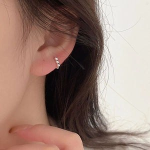 Minimalist 925 sterling silver ear cuff featuring four graduated silver beads for women