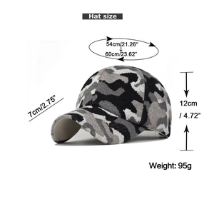Detaillierte Größenangaben für Camouflage-Basecap mit spezifischen Maßangaben