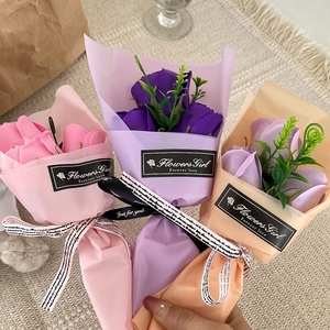Drei realistische Seifenrosensträuße in Pink, Lila und Champagner als Geschenkidee