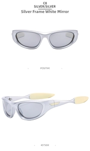 Details einer silbernen Sport-Sonnenbrille mit Metall-Flügel-Deko und Silbergläsern