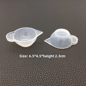 Detailed size view of two 100ml silicone mixing cups with dimensions 6.5x4.5x2.3cm
