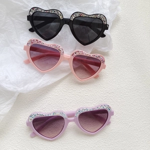 Kids heart-shaped glitter sunglasses in black pink and purple with gradient lenses