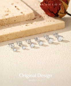 Detailansicht der S925 Sterling Silber Ohrstecker mit klassischer Vier-Krallen-Fassung