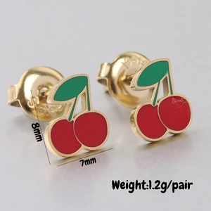 Macro view of cherry earrings with dimensions 8mm x 7mm and weight 1.2g per pair
