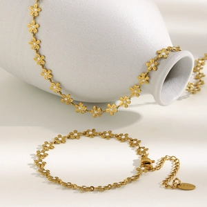 White Enamel Flower Necklace 18K Gold Plated Stainless Steel Bohemian Dainty Daisy Handmade Chain Jewelry For Women