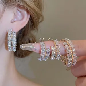 Créoles Multi Rangs En Zircone Cubique Carrée Brillante Avec Tige En Argent Style Palais Français Géométrique