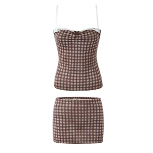 Conjunto de dos piezas a cuadros con top de encaje y minifalda ajustada sexy