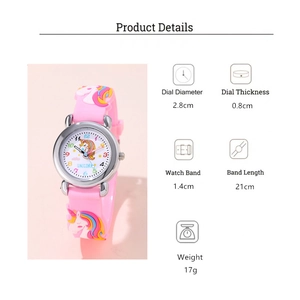 Vue détaillée du bracelet rose en silicone avec licorne 3D et spécifications du cadran