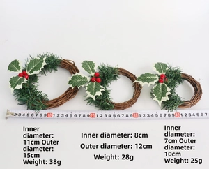 Trois tailles de couronnes de bougies de Noël en PVC avec baies rouges et aiguilles de pin