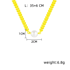 Detail showing 35+6cm length and 1x2cm leaf pearl pendant dimensions on gold necklace