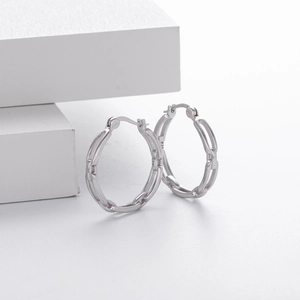 Detail view of S925 sterling silver hoop earrings with hollow chain design and 925 hallmark