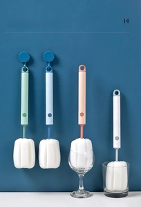 Detail of detachable sponge bottle brushes with long handles and hanging hole design