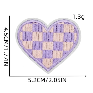 Purple and white checkered heart embroidered patch for clothing with 4.5x5.2cm dimensions