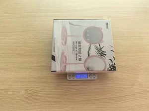 Detailed view of the cute cat-eared vanity mirror packaging weighing 271.7g on a scale