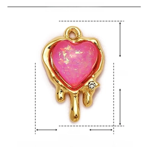 Technical dimensions of pink resin heart pendant with rhinestones and stainless steel